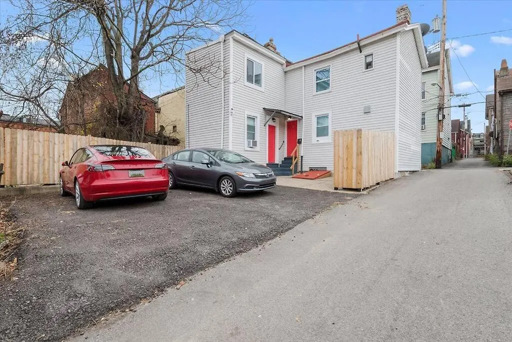 פיטסבורג East Allegheny Apartment Driveway Parking ארצות הברית